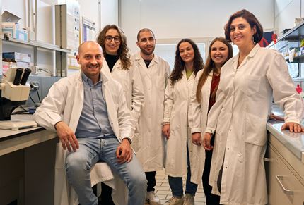 Team photo of Dr Azzoni and his lab in Italy