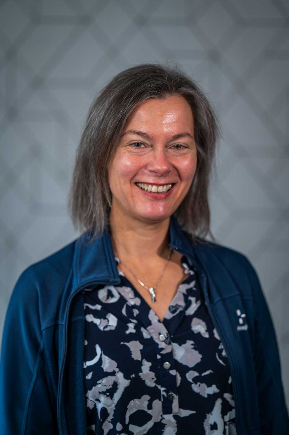 Ruth Palmer Headshot