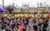 A crowd of people running at Brighton Marathon